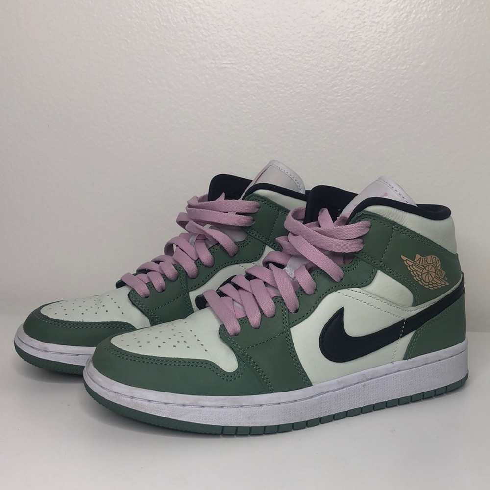 2021 AIR JORDAN 1 MID SE 'DUTCH GREEN' SNEAKERS (stained)